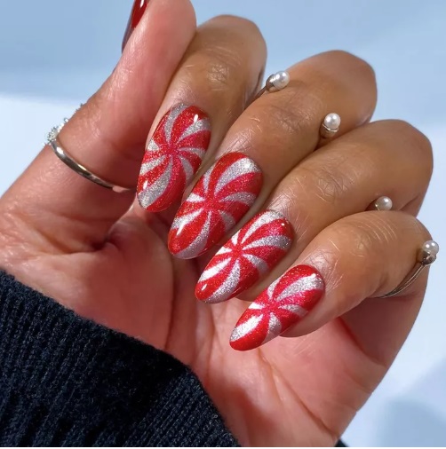 Красный маникюр - роскошный вариант к Рождеству и Новому году: подборка праздничных дизайнов